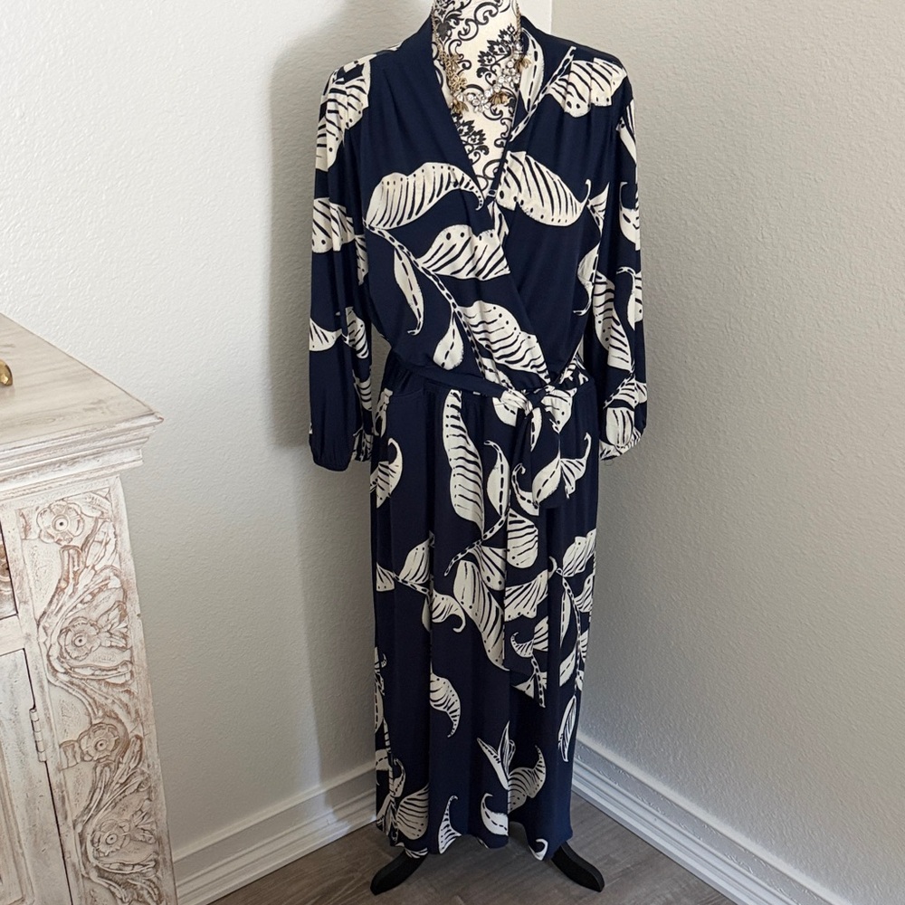 NWT Lane Bryant Blue Wrap Dress with White Leaf Print Size 18/20